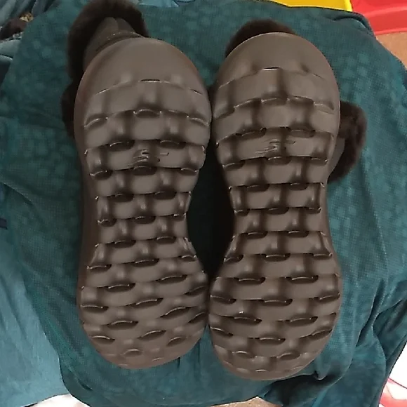 Women's Skechers Black Gen5 Fur-Lined Boots size 7 - Picture 10 of 10